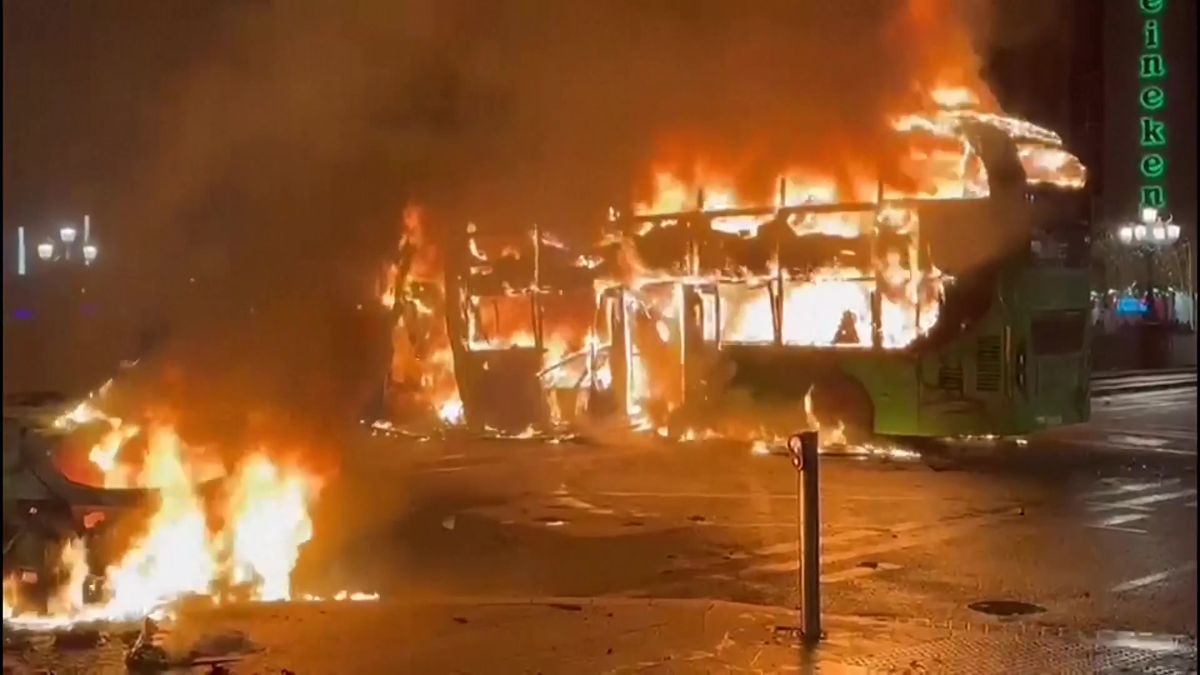 Video: Noc plná ničení a násilí v Dublinu. Policie zadržela 34 lidí